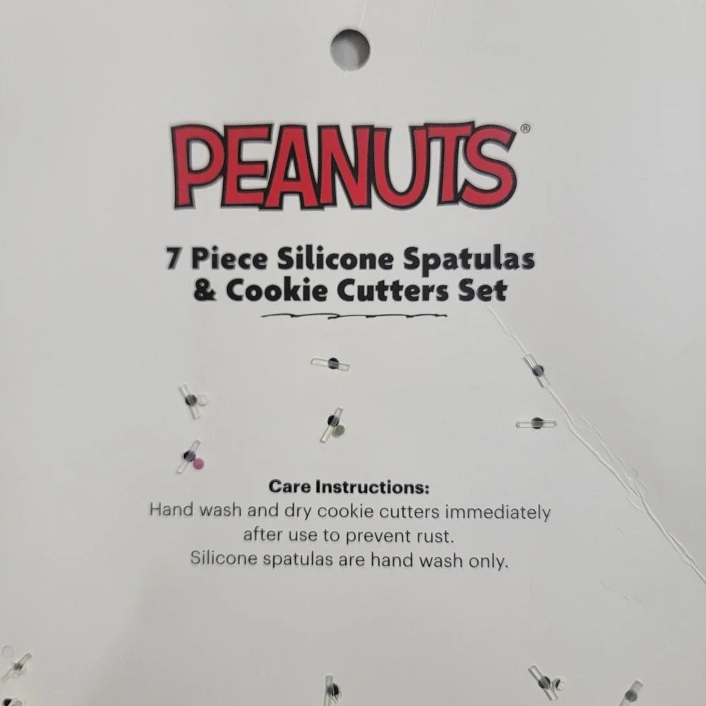 New 2025 Peanuts Snoopy Christmas Holiday 7 Piece Spatulas & Cookie‎ Cutters Set
